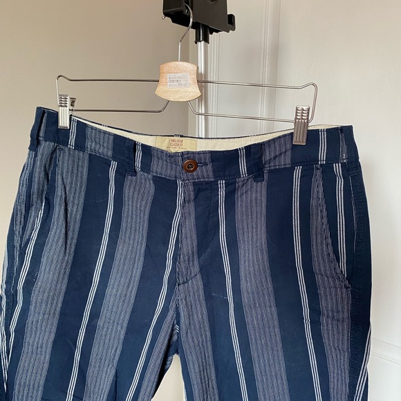 Hollister Classic Fit Short - Picture 4 of 10